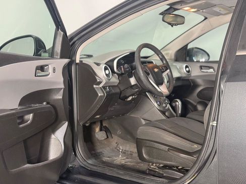 Used 2017 Chevrolet Sonic LT FWD image 30