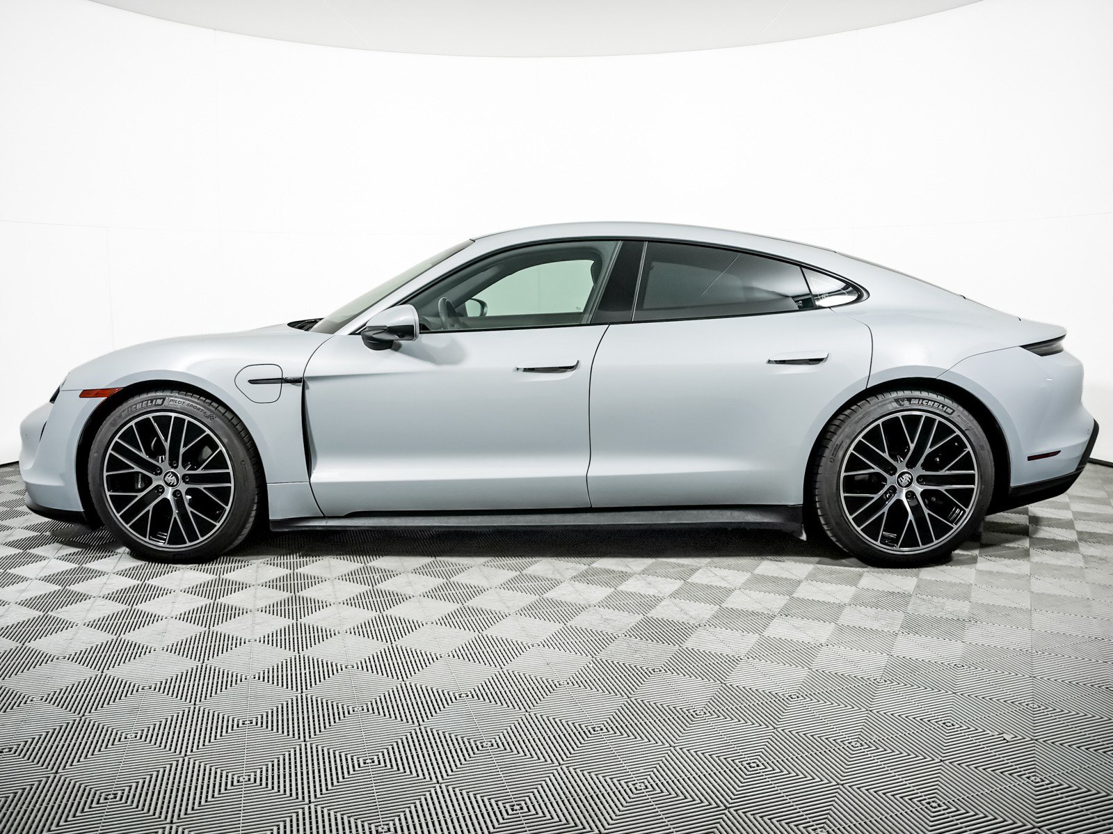 Certified 2023 Porsche Taycan RWD image 2