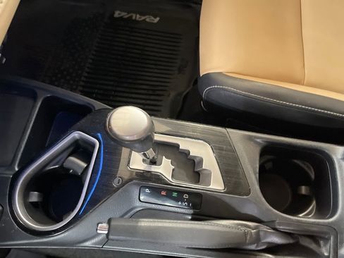 Used 2016 Toyota RAV4 Limited image 23