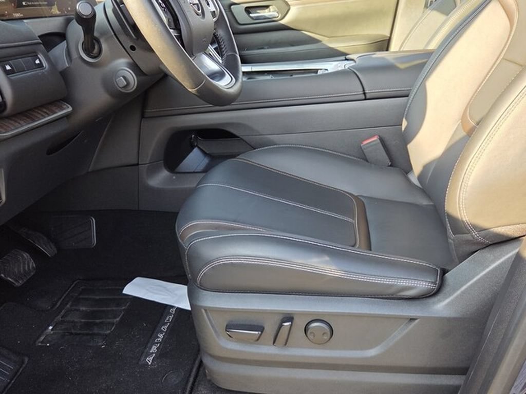 Used 2026 Nissan Armada SL w/ Captain's Chari Seat Package AWD/4WD image 6