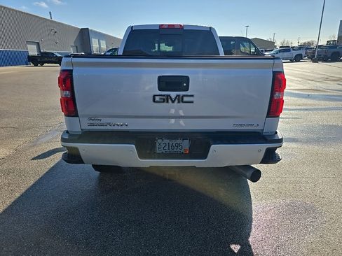 Used 2018 GMC Sierra 2500 Denali w/ Duramax Plus Package AWD/4WD image 4