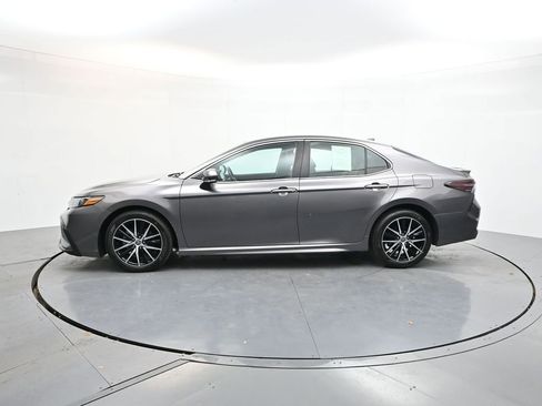Used 2024 Toyota Camry SE image 4