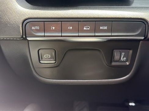 Used 2021 Cadillac Escalade Premium Luxury AWD/4WD image 36