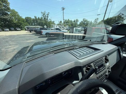 Used 2016 Ford F250 XLT w/ XLT Premium Package AWD/4WD image 41