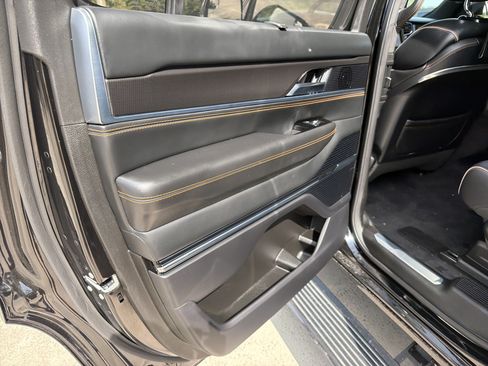 Used 2024 Jeep Grand Wagoneer Series III w/ Rear Seat Video Group 1 AWD/4WD image 19