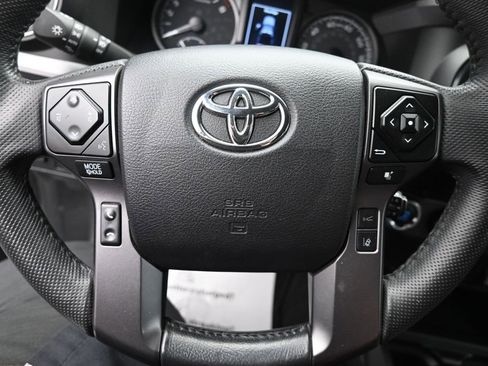 Used 2022 Toyota Tacoma TRD Off-Road AWD/4WD image 16