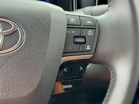 Used 2025 Toyota Camry XLE FWD image 19