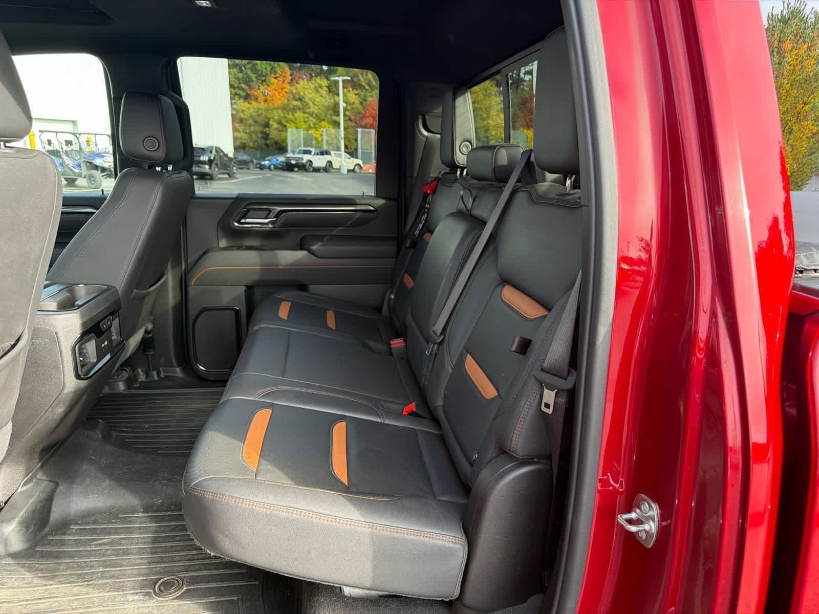 Used 2025 GMC Sierra 2500 AT4 w/ AT4 Premium Plus Package AWD/4WD image 5