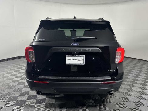 Used 2022 Ford Explorer XLT w/ Equipment Group 202A AWD/4WD image 6