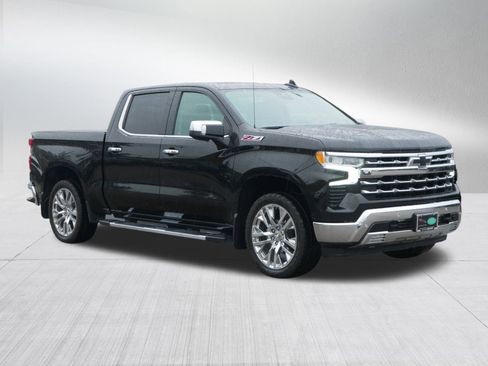 Used 2022 Chevrolet Silverado 1500 LTZ w/ LTZ Premium Package image 3