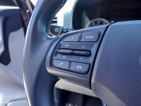 Used 2021 Hyundai Venue FWD image 14