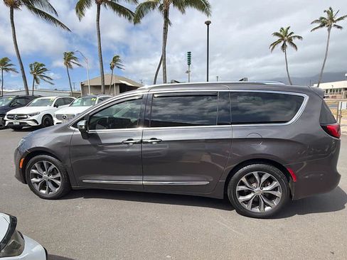 Used 2017 Chrysler Pacifica Limited FWD image 17