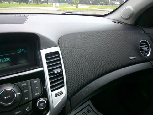 Used 2015 Chevrolet Cruze LT FWD image 54
