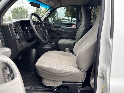 Used 2011 Chevrolet Express 2500 RWD image 9
