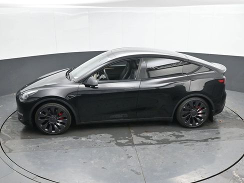 Used 2023 Tesla Model Y Long Range image 34