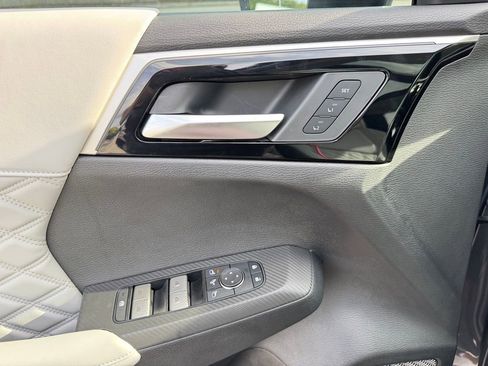 New 2025 Mitsubishi Outlander SEL image 32