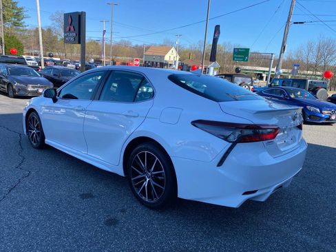 Used 2023 Toyota Camry SE image 3