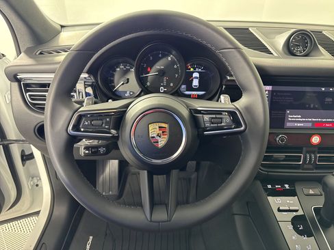 Certified 2025 Porsche Macan image 16