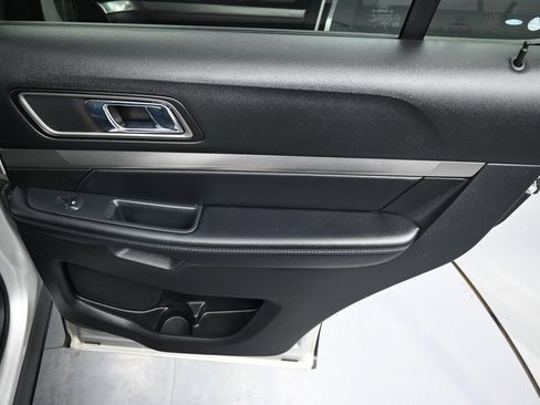 Used 2018 Ford Explorer XLT w/ Equipment Group 202A AWD/4WD image 28