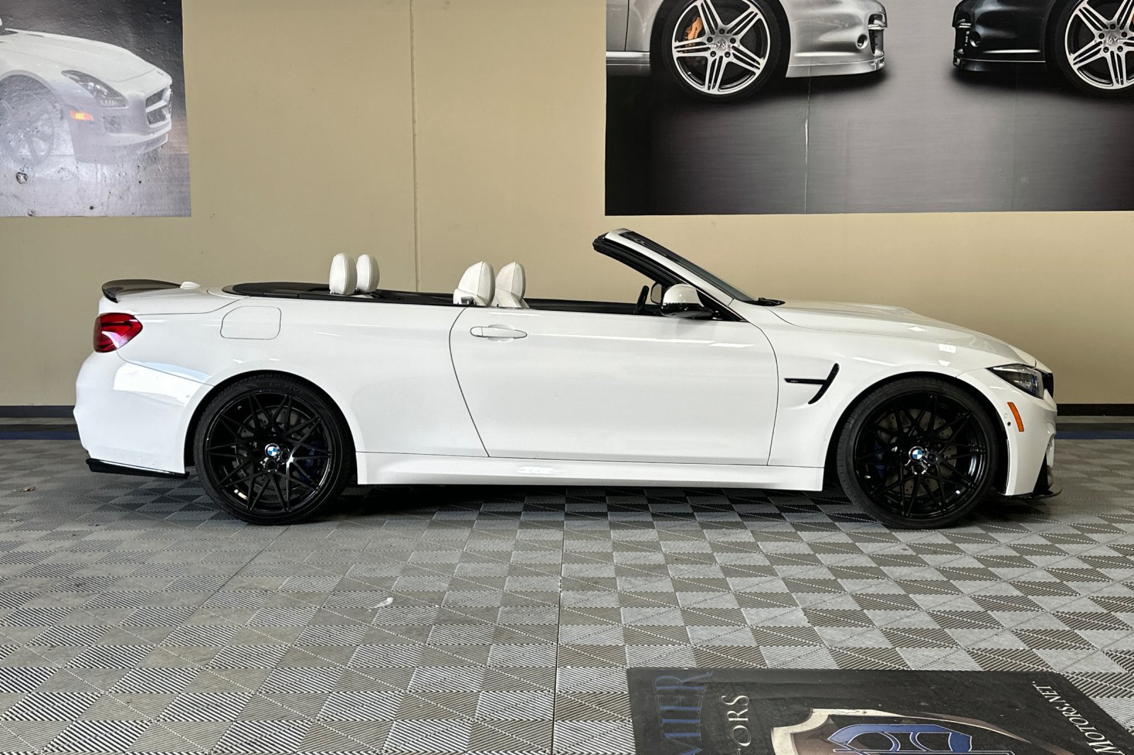 Used 2018 BMW M4 Convertible w/ Executive Package RWD image 3