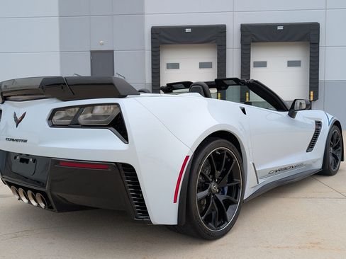 Used 2018 Chevrolet Corvette Z06 w/ Carbon 65 Edition RWD image 15