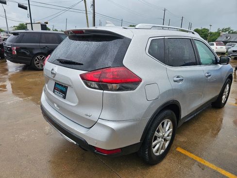 Used 2019 Nissan Rogue SV FWD image 4