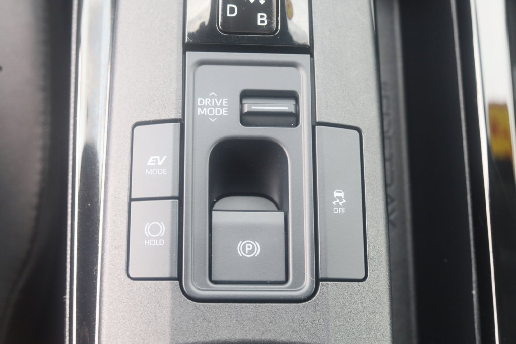 Used 2025 Toyota Prius LE FWD image 21