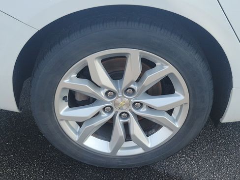 Used 2016 Chevrolet Impala LT w/ Convenience Package image 10