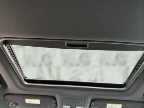 Used 2016 Dodge Challenger SRT Hellcat image 15