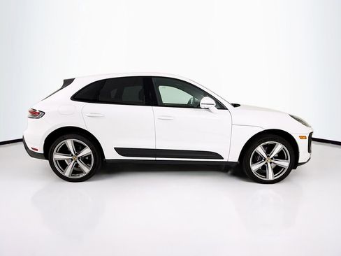Certified 2025 Porsche Macan AWD/4WD image 8