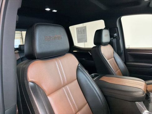 Used 2023 Chevrolet Silverado 1500 High Country w/ Technology Package image 39