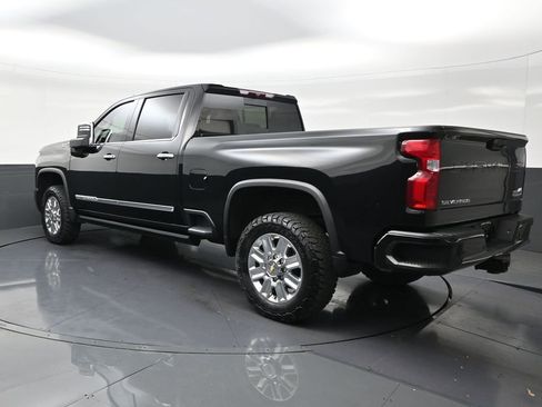 Used 2024 Chevrolet Silverado 2500 High Country image 3
