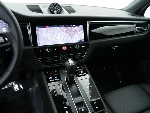 Certified 2026 Porsche Macan AWD/4WD image 21