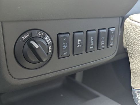 Used 2020 Nissan Frontier PRO-4X w/ Pro-4x Utility Package AWD/4WD image 29