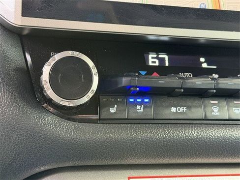 Used 2025 Toyota Tundra Limited image 23