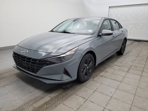 Used 2023 Hyundai Elantra SEL FWD image 2