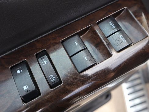 Used 2013 Ford F350 Platinum w/ FX4 Off Road Pkg image 28