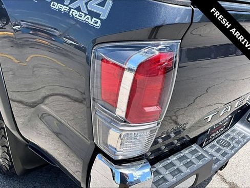 Used 2020 Toyota Tacoma TRD Off-Road AWD/4WD image 24