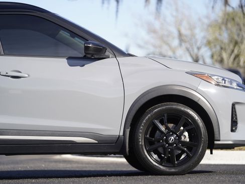 Used 2023 Nissan Kicks SR image 6