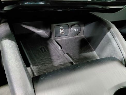Used 2025 Ford Escape Platinum AWD/4WD image 29
