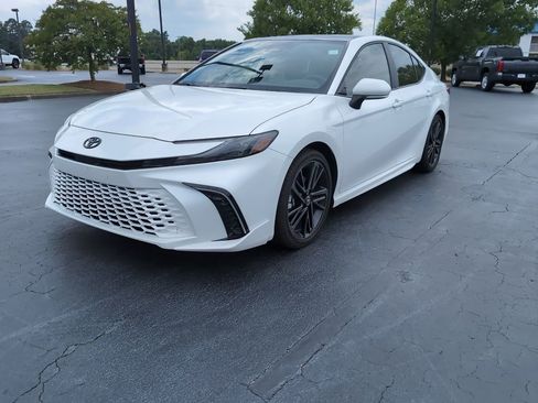 Used 2025 Toyota Camry XSE FWD image 1