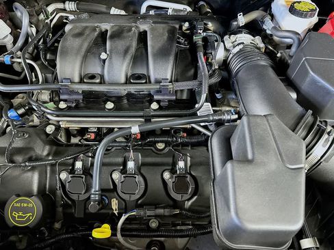 Used 2019 Ford Explorer XLT image 9