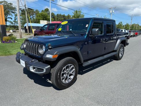 Used 2025 Jeep Gladiator Sport image 4
