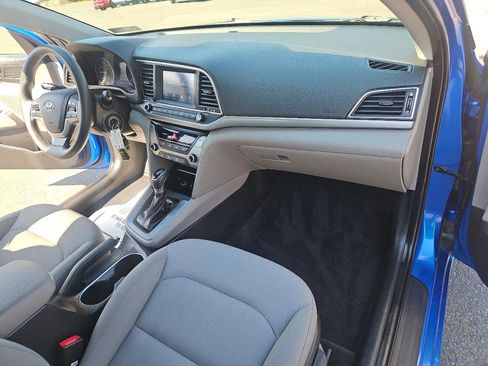 Used 2017 Hyundai Elantra SE image 15