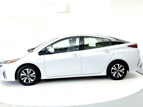 Certified 2018 Toyota Prius Prime Premium FWD image 3