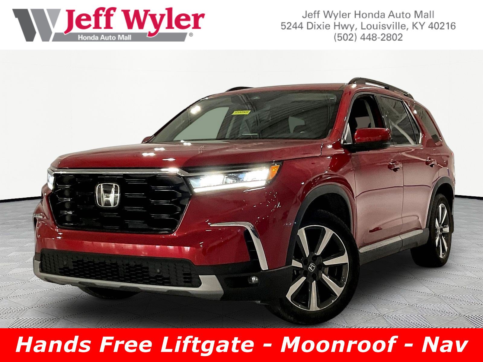 Used 2025 Honda Pilot Touring image 1