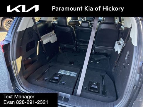 Used 2023 Kia Carnival LX image 11