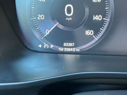 Used 2021 Volvo XC40 T5 Momentum w/ Premium Package image 35