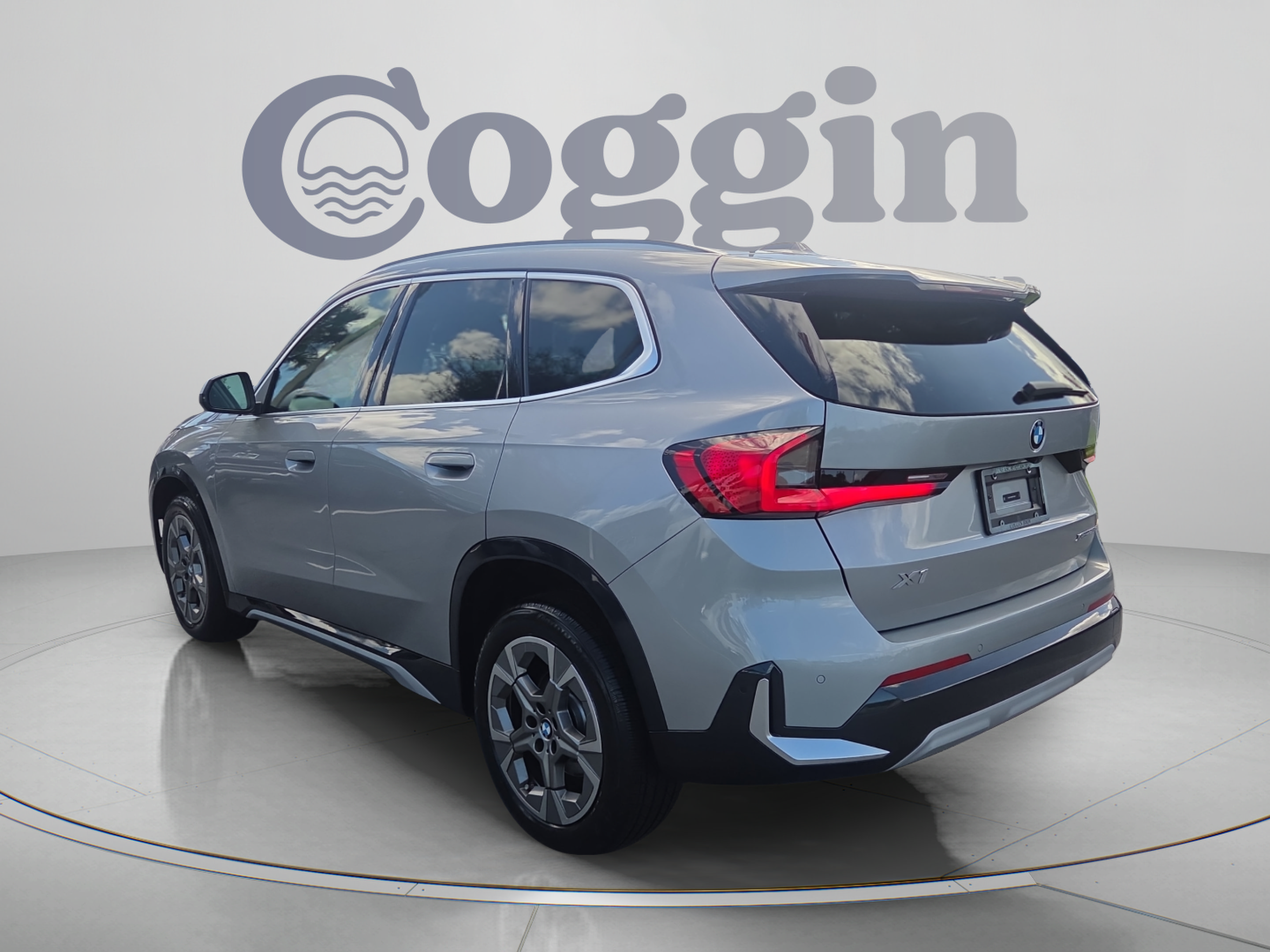 Used 2024 BMW X1 xDrive28i w/ Premium Package AWD/4WD image 3