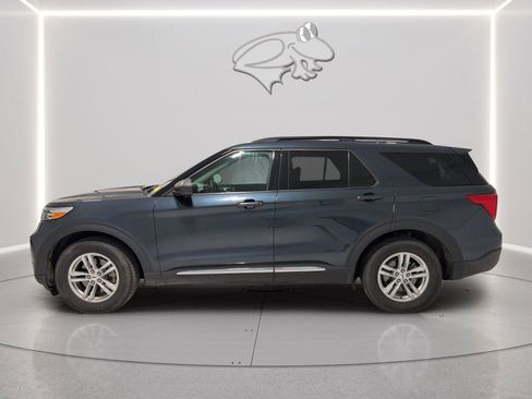 Certified 2024 Ford Explorer XLT RWD image 2